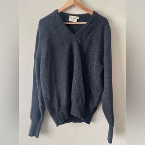 Vintage L.L. Bean men’s Charcoal V-Neck Sweater 100% Lambswool L 507